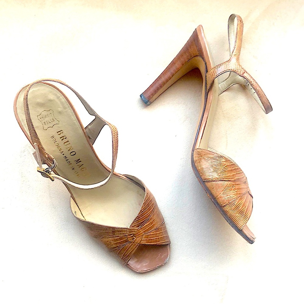 Bruno Magli Vintage Tan Leather Ankle Strap Heels size 6 AA